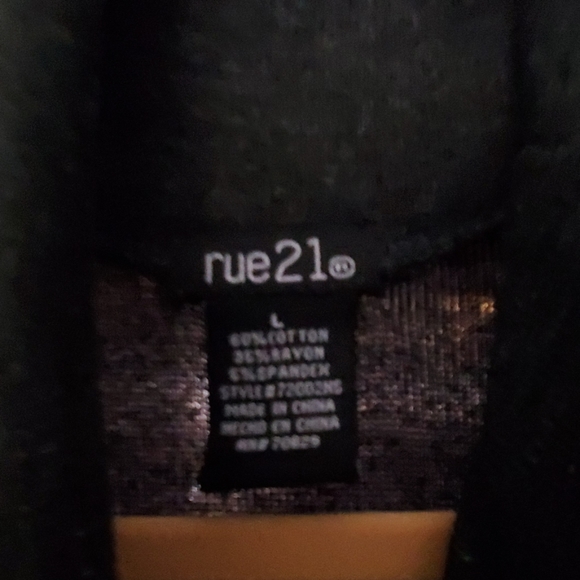 Top - Picture 2 of 2